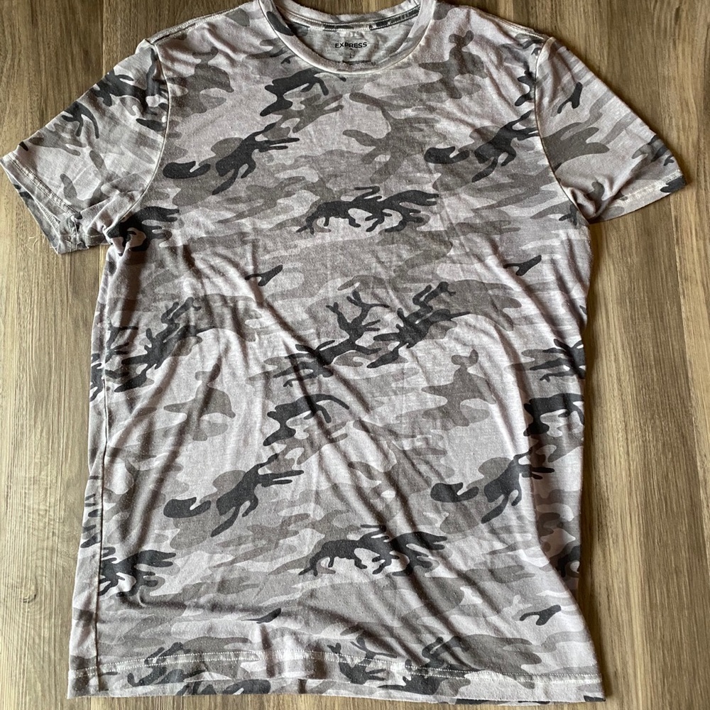 Express Men’s Camo T-Shirt